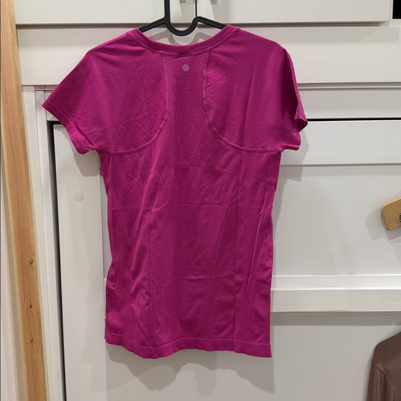 Athleta Momentum Seamless Tee size medium - Picture 4 of 5